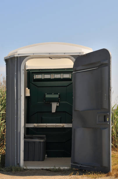 Porta potty delivery and setup in Quinebaug, CT